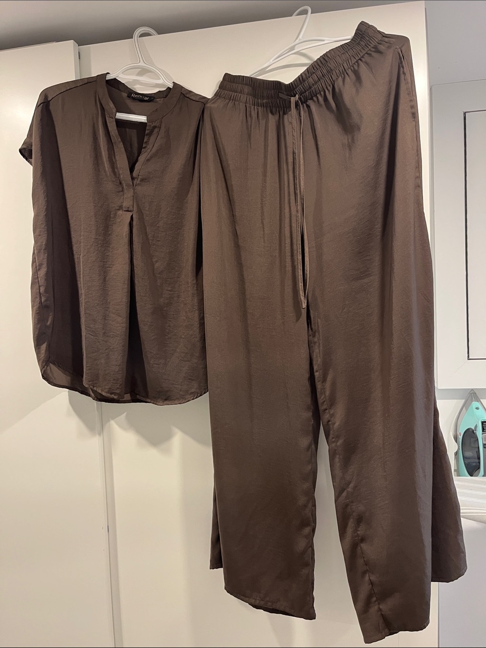 Renuar Brown Satin Wide-Leg Pants with Matching Blouse